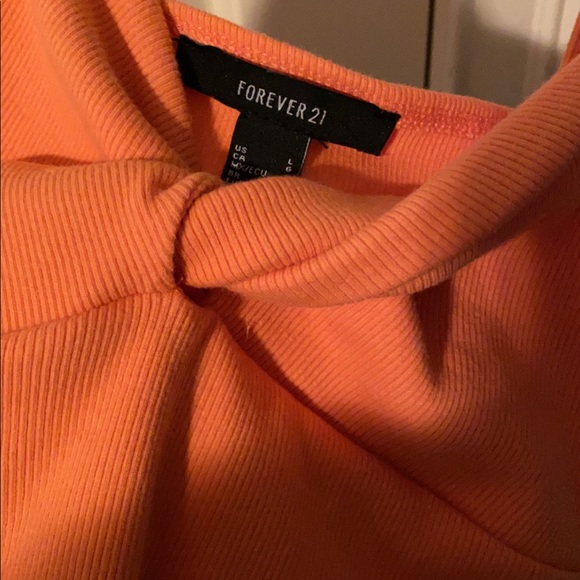 Crop top - Picture 2 of 3